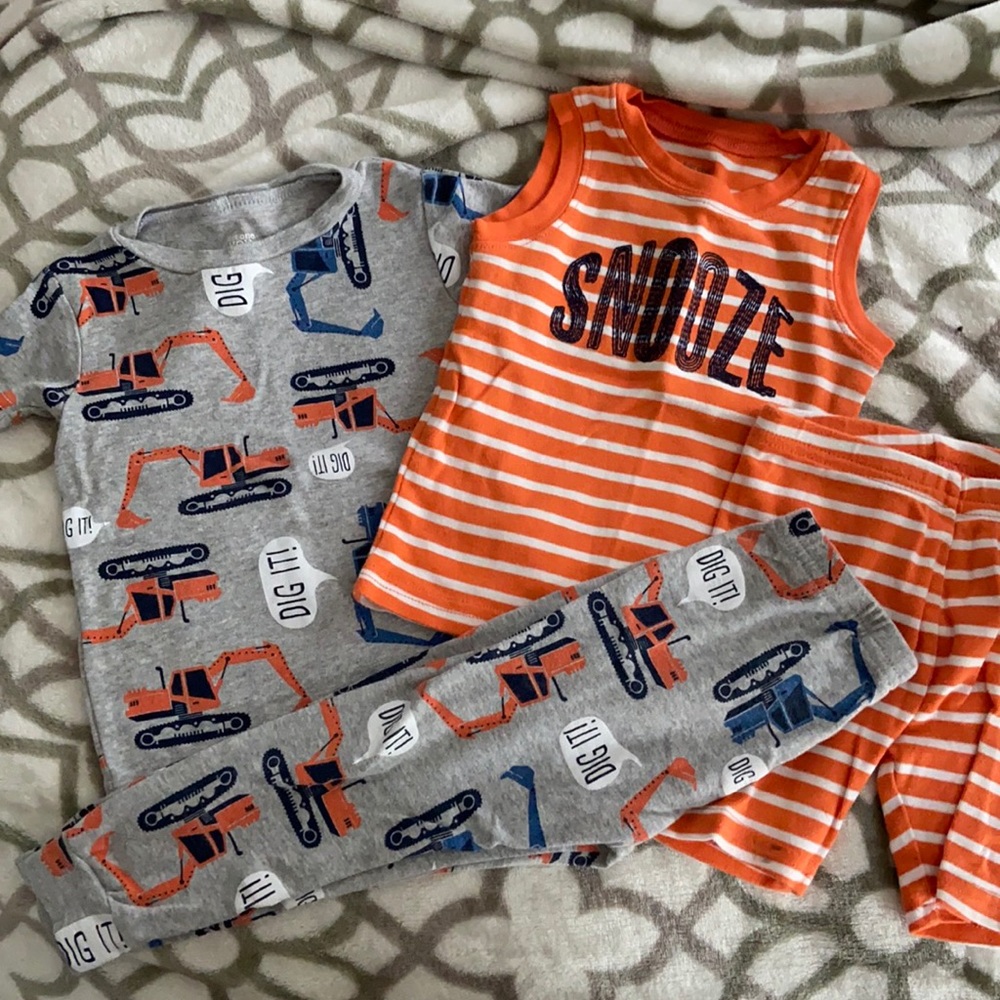 Carter’s pajama set